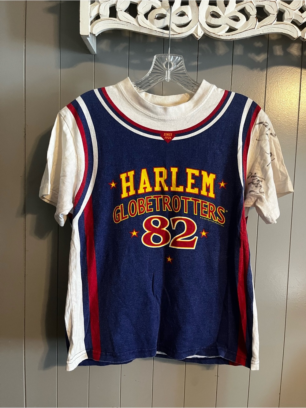vintage Harlem Globetrotters "82" graphic jersey t-shirt with autographs